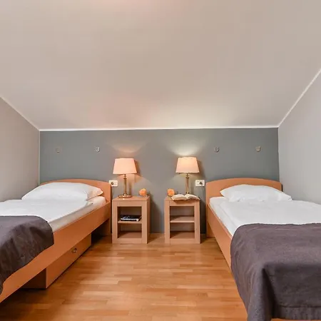 Laurus - Liburnia 4*