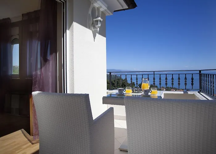 Laurus - Liburnia أوباتيا