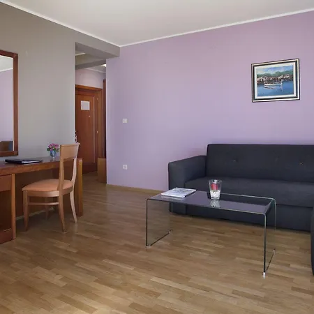 호텔 Laurus - Liburnia 오파티아